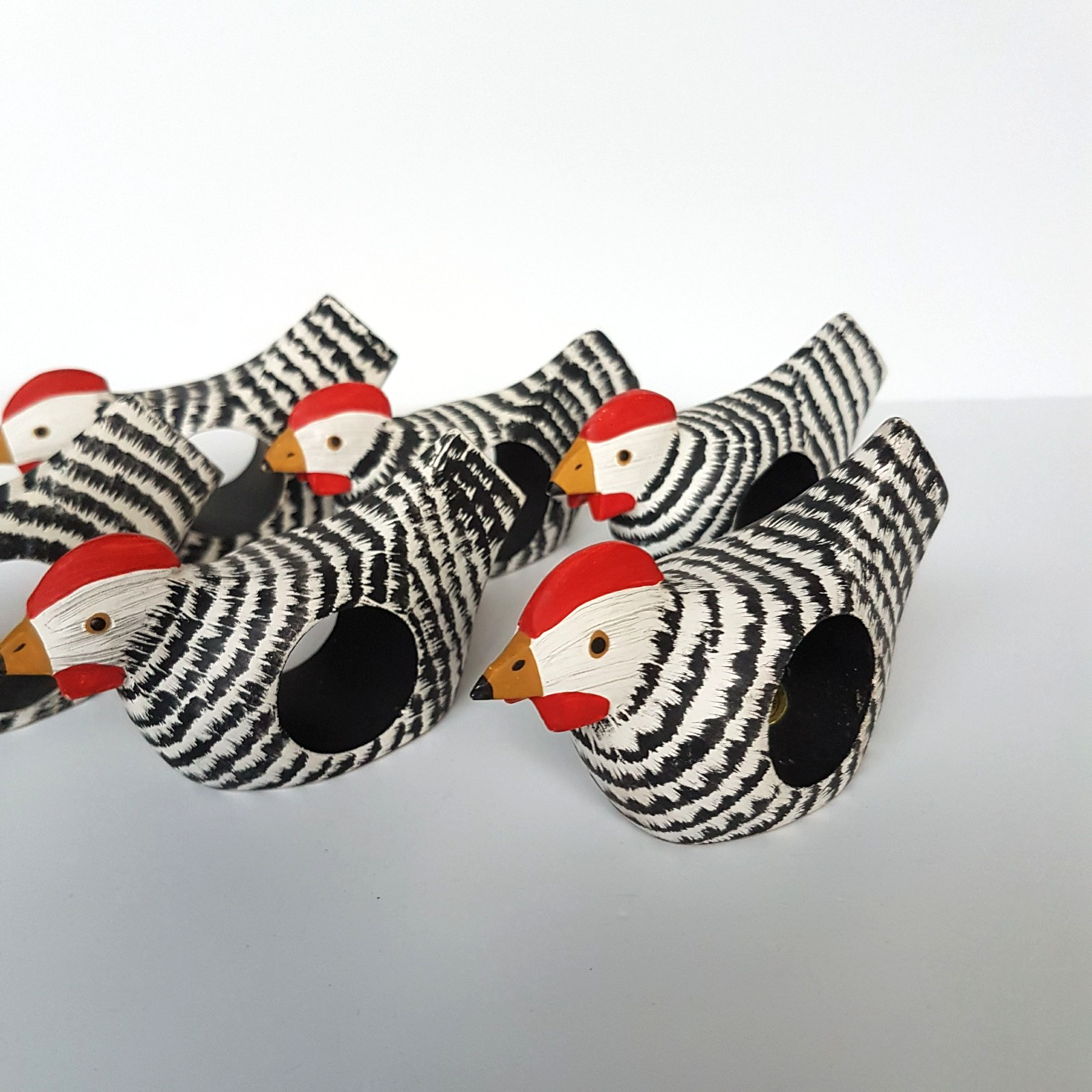 VTG ROOSTER NAPKIN RINGS Folk Art Decorative Bird Wooden Hand Painted Animal2
