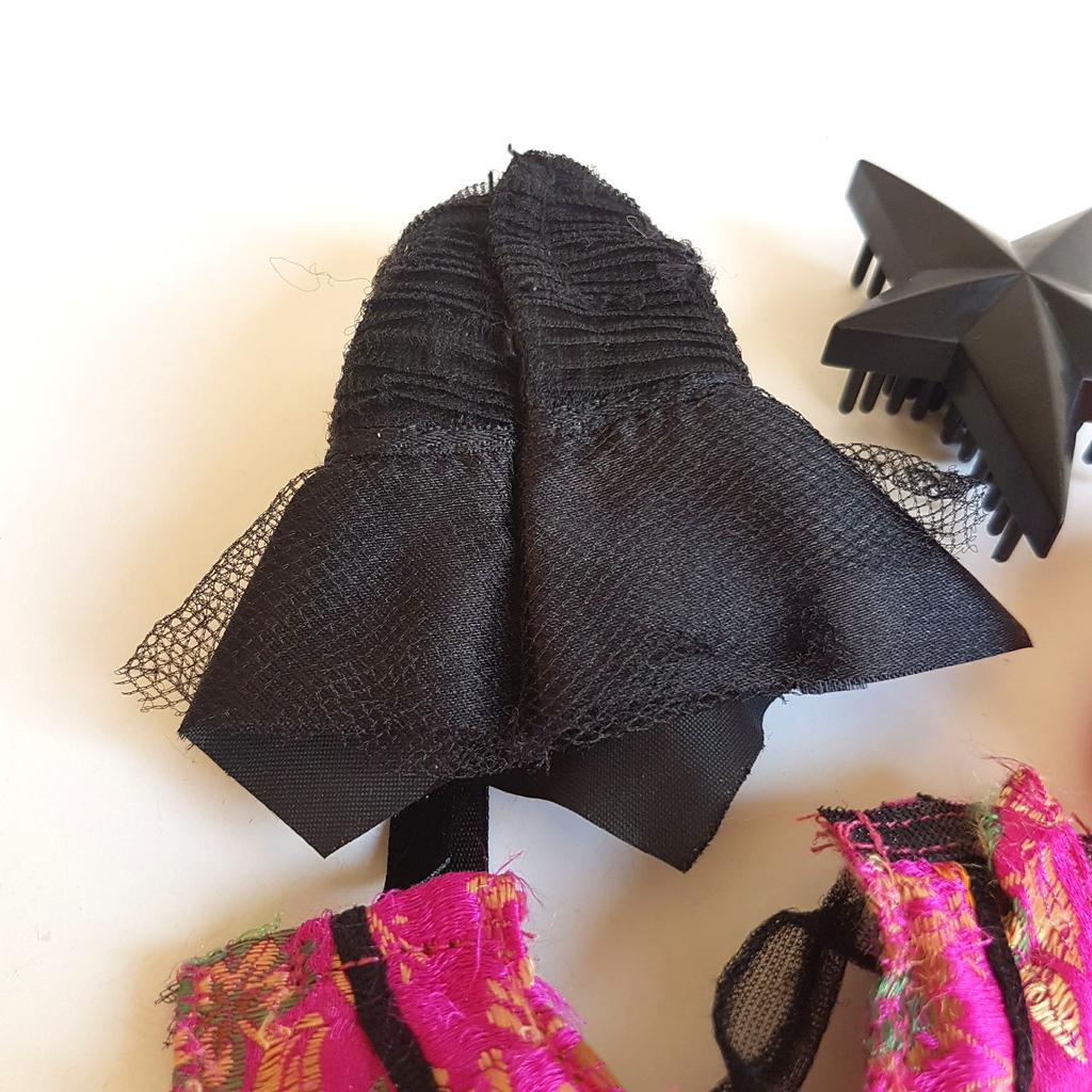 Bratz Doll OOH LA LA DANA Replacement Shirt Boa Dress Brush Fashion Doll Parts5