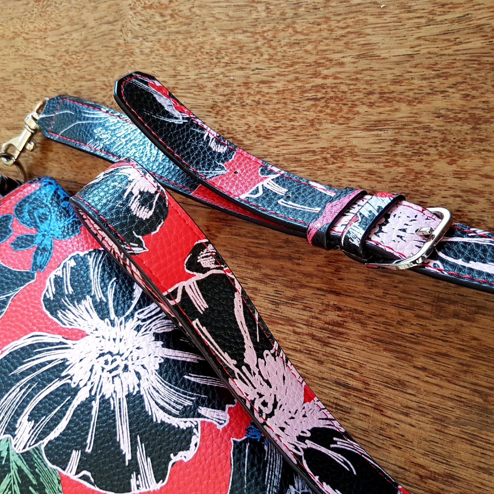 GUESS Red Floral Tote Bag Faux Leather Flowers Adjustable Strap Stylish Everyday7