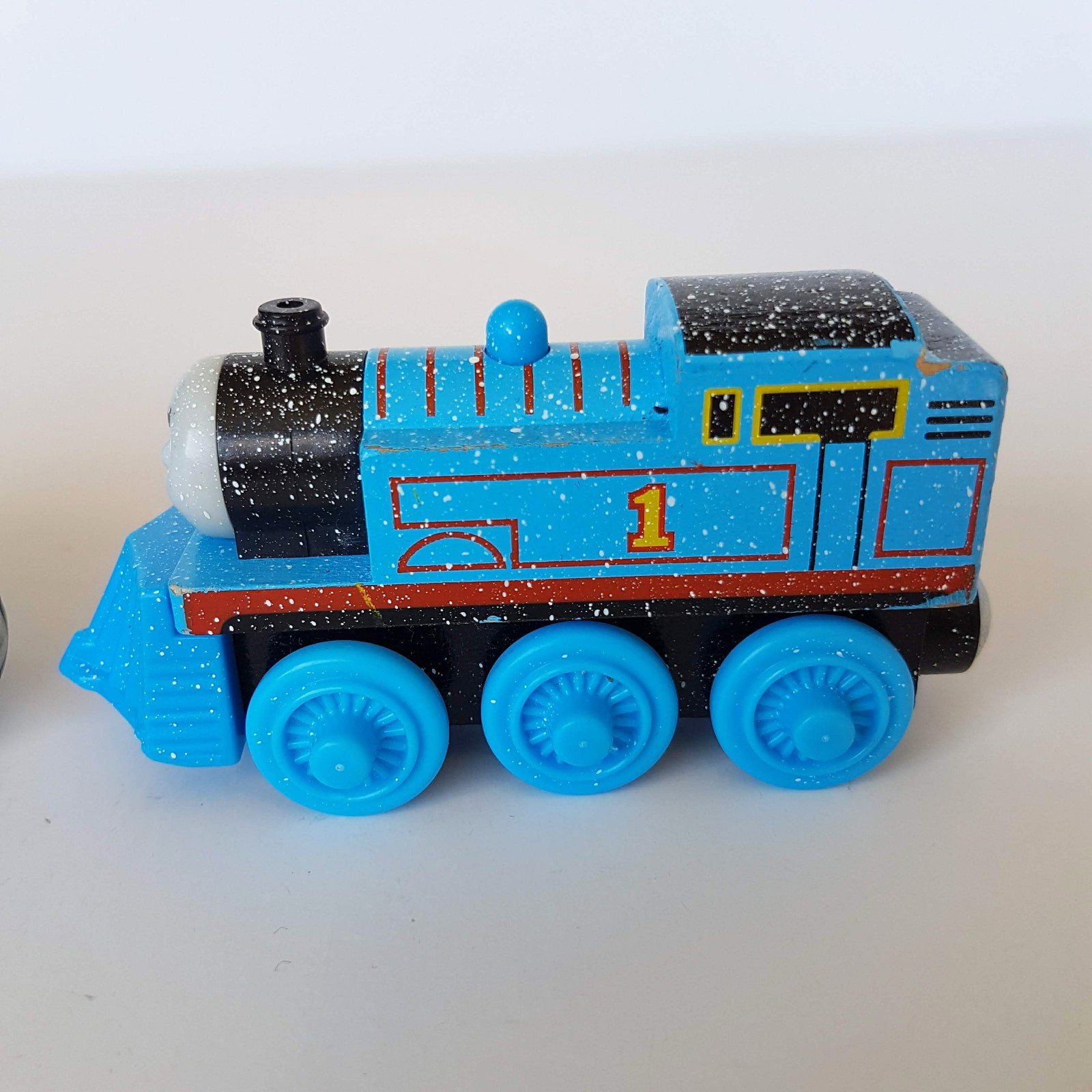 Thomas PAINT SPLATTERED & WINTER WONDERLAND Magnetic Wooden Railway Train Toys7