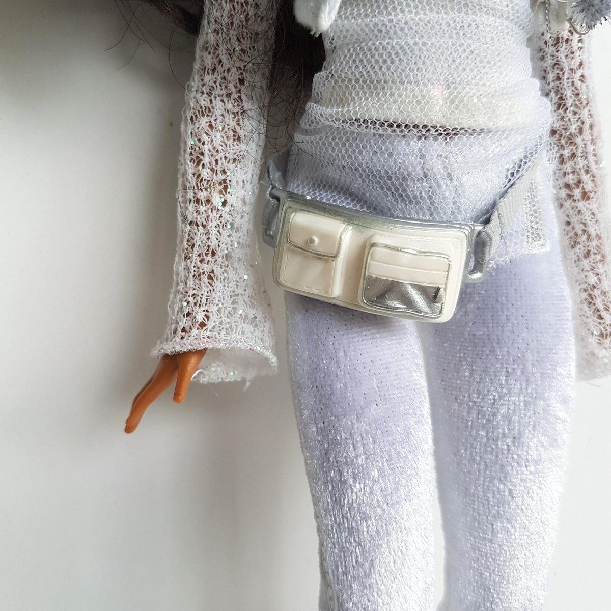 Barbie FASHION FEVER NIKKI Fashion Doll 2006 Outfit NO SHOES Snow Clothes Curly4