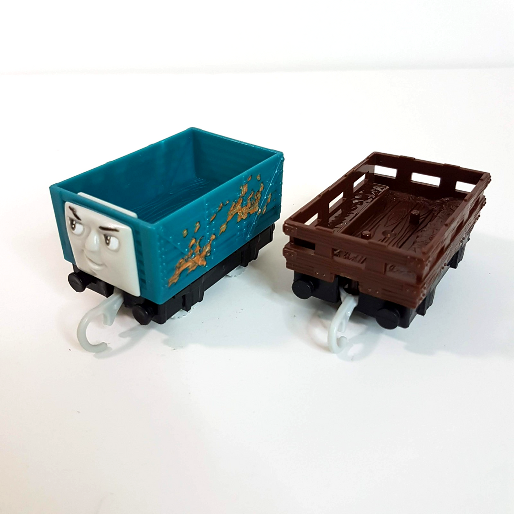 Thomas MUDDY TROUBLESOME + ANIMAL CAR Gullane Train Toys Plastic Train Car Hooks0