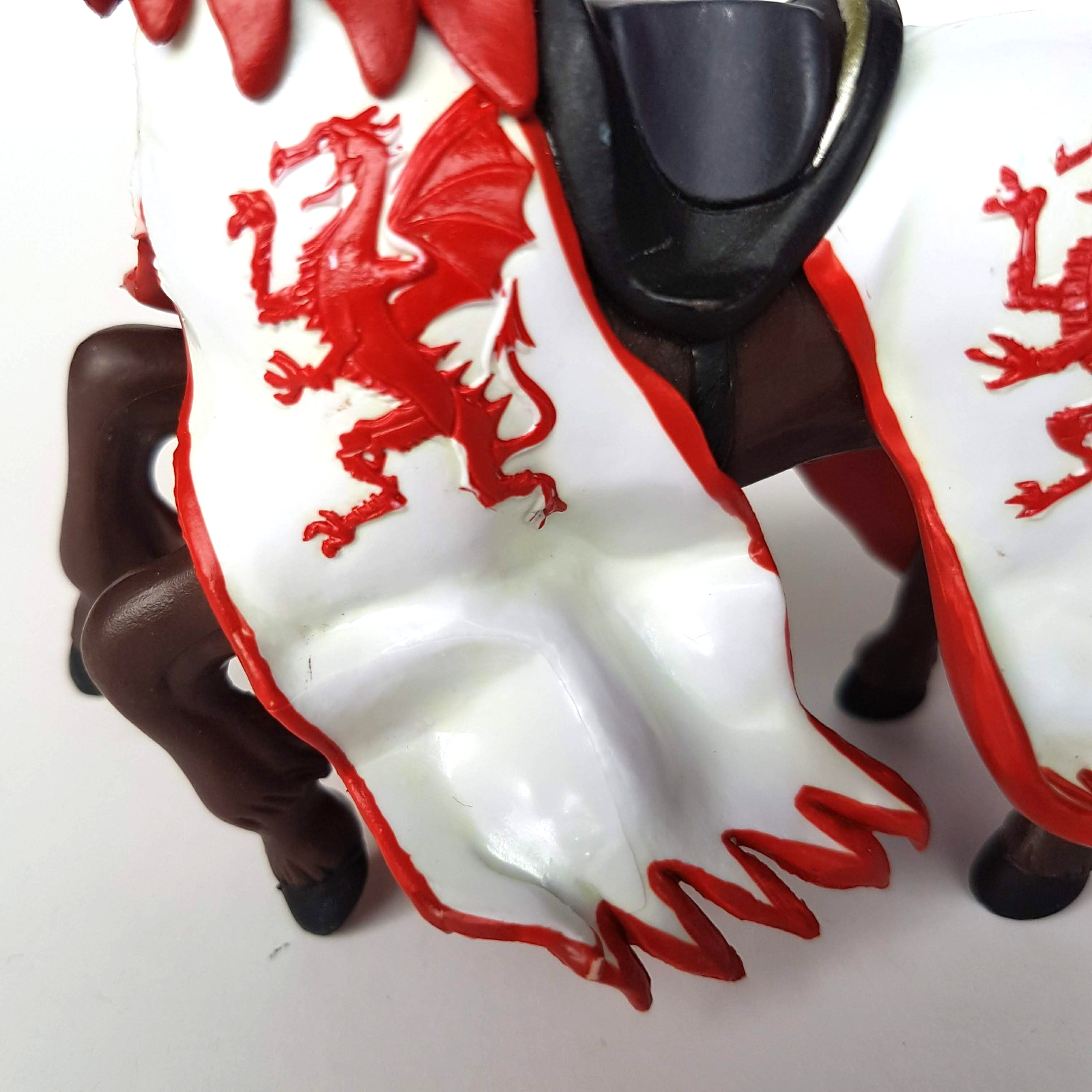 Papo MEDIEVAL KNIGHT HORSE 2006 White Red Dragon Action Figure Armour Kids Toy1
