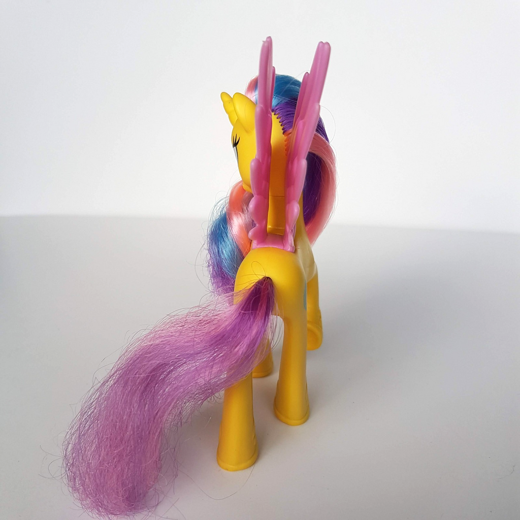 My Little Pony PRINCESS GOLD LILY 2017 Hasbro 14cm PEGASUS Horse Action Figure4