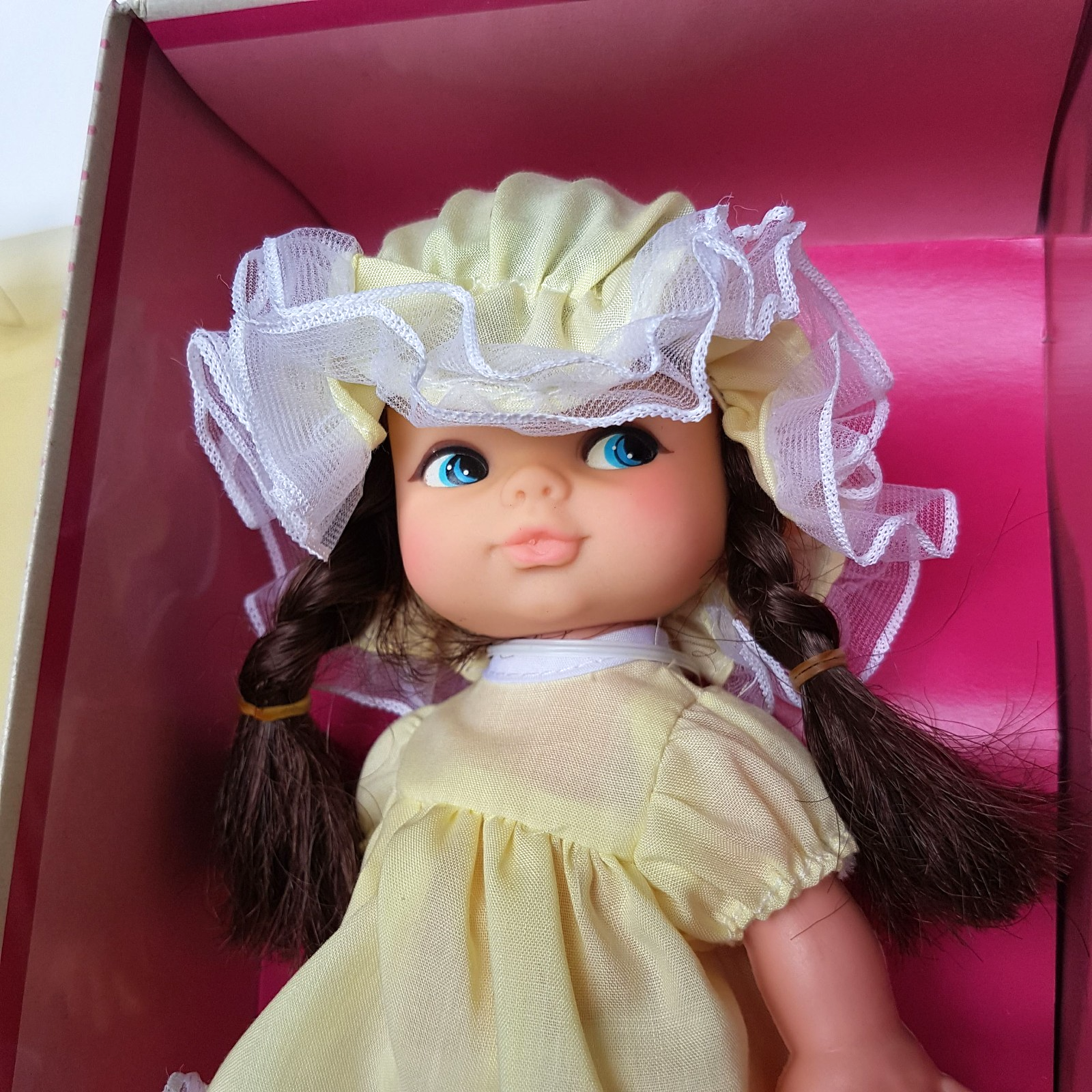 RARE Vintage 1983 UNEEDA LITTLE SOPHISTICATES DOLL BOX 21cm Brunette Collectible2