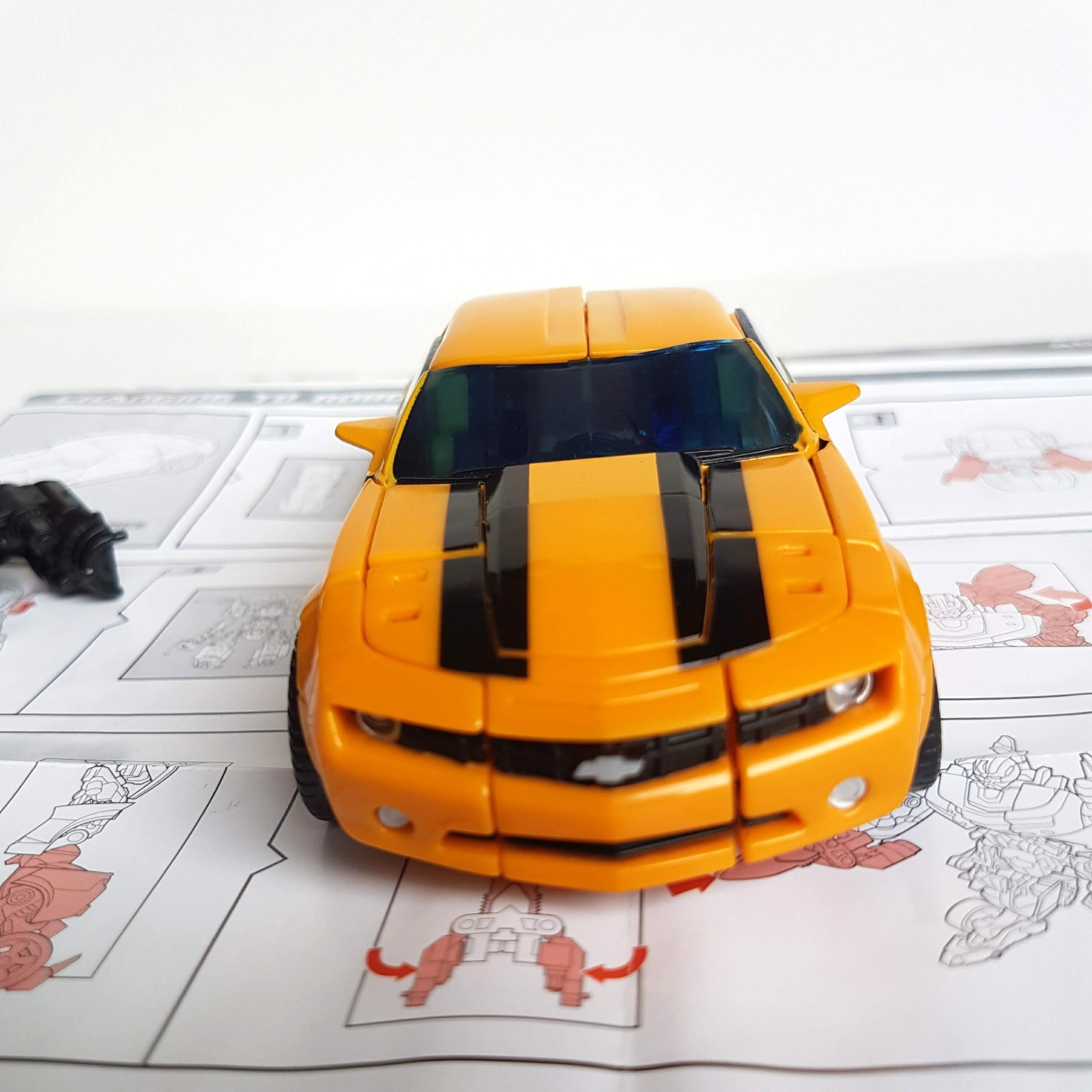 Transformers BUMBLEBEE Camaro Car 2006 14cm Autobot Robot Action Figure Toy EUC5