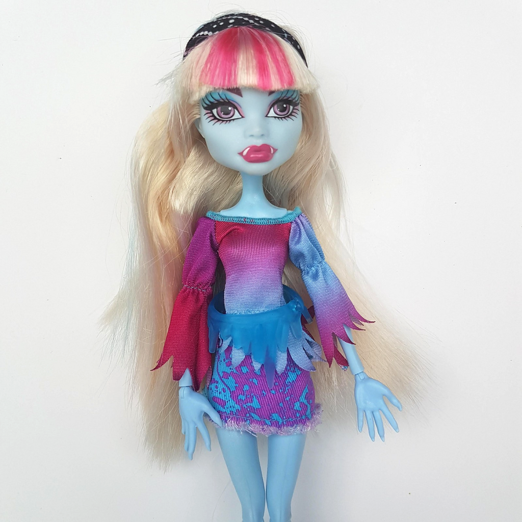Monster High ABBEY BOMINABLE Music Festival Mattel Blue Fashion Doll Outfit Toy1