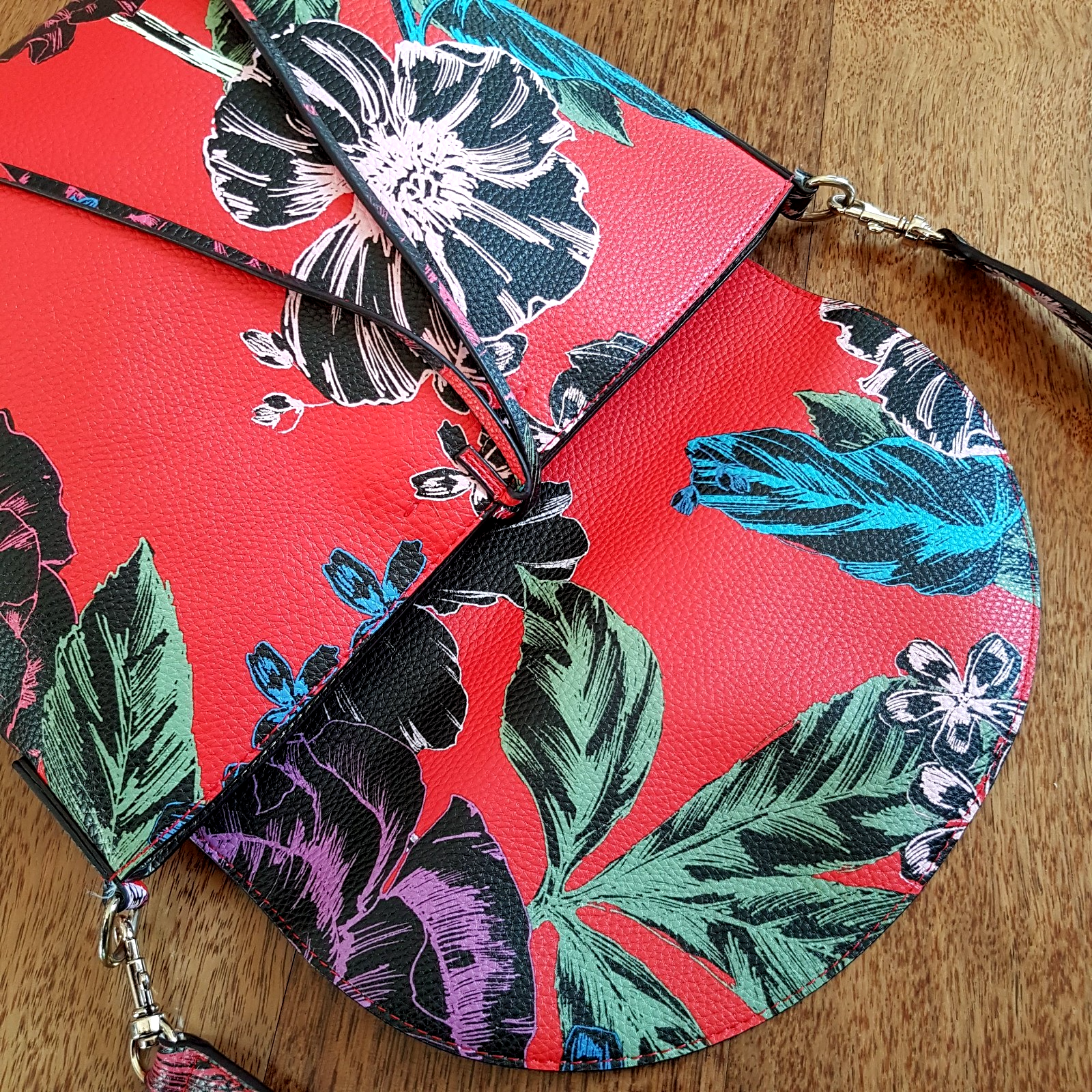 GUESS Red Floral Tote Bag Faux Leather Flowers Adjustable Strap Stylish Everyday10