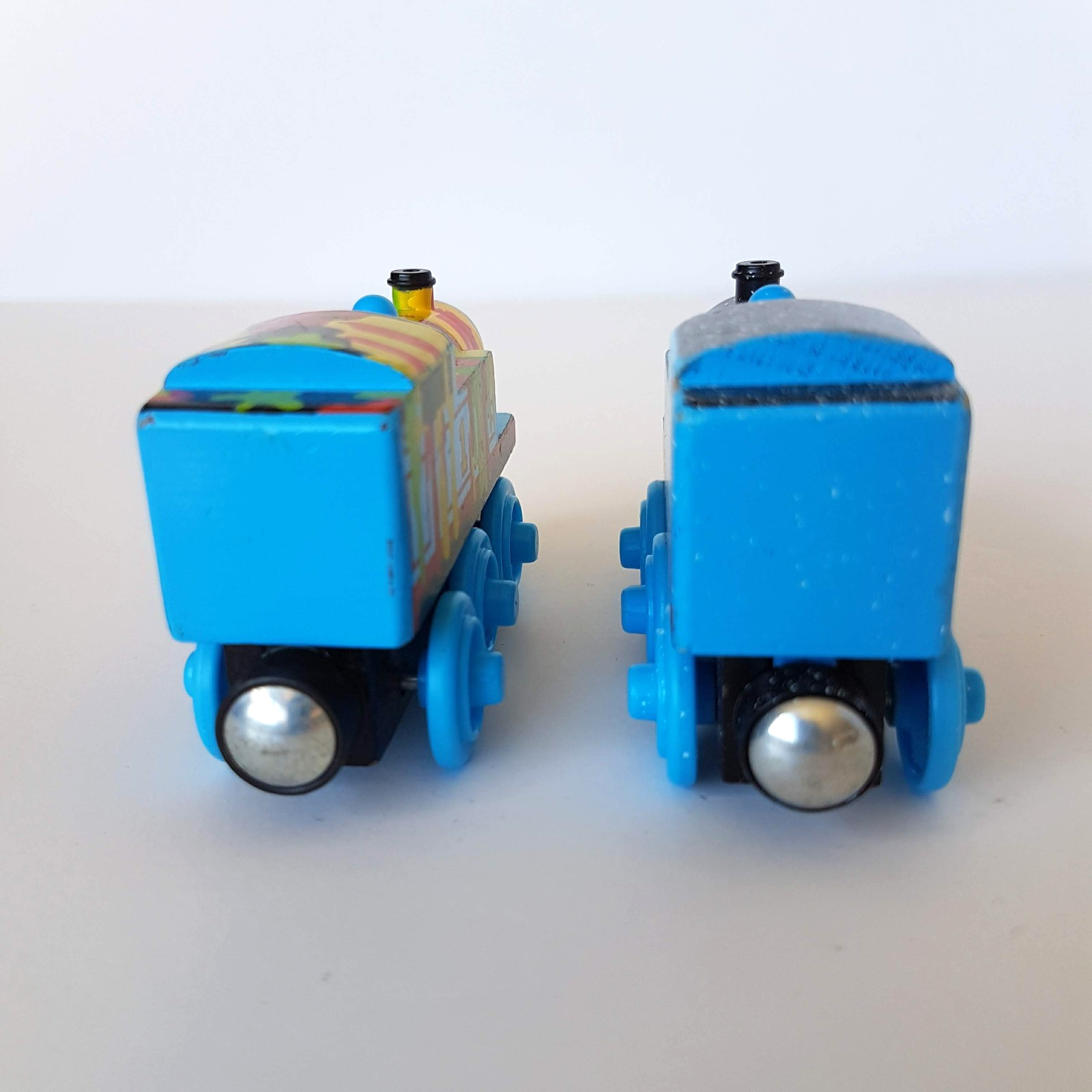 Thomas PAINT SPLATTERED & WINTER WONDERLAND Magnetic Wooden Railway Train Toys8