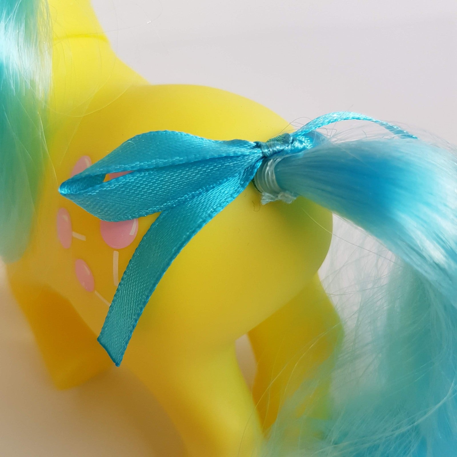 My Little Pony TOOTSIE 2019 35th Anniversary Hasbro Horse Figure Yellow Blue2
