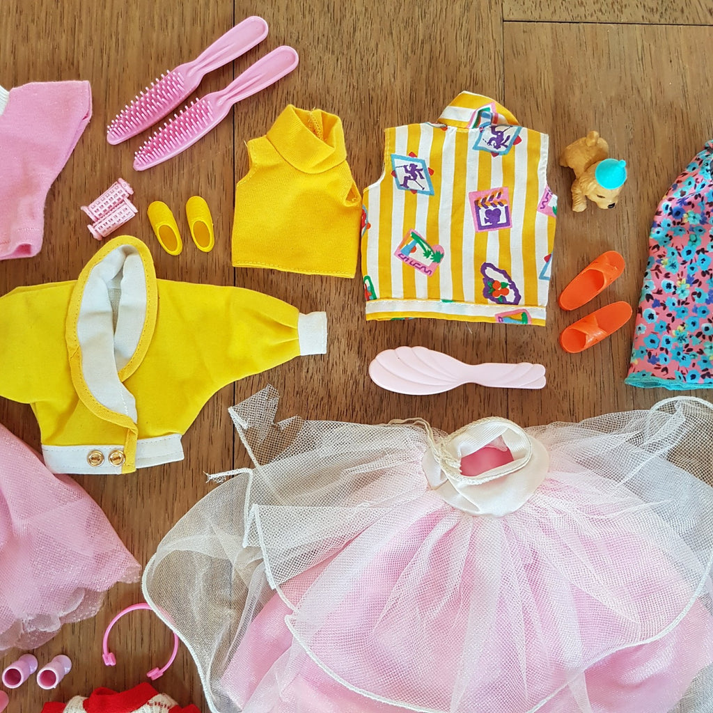 Barbie Clothes BUNDLE LOT Accessories Fashion Doll Dress Skirt Top Travel Shoes2