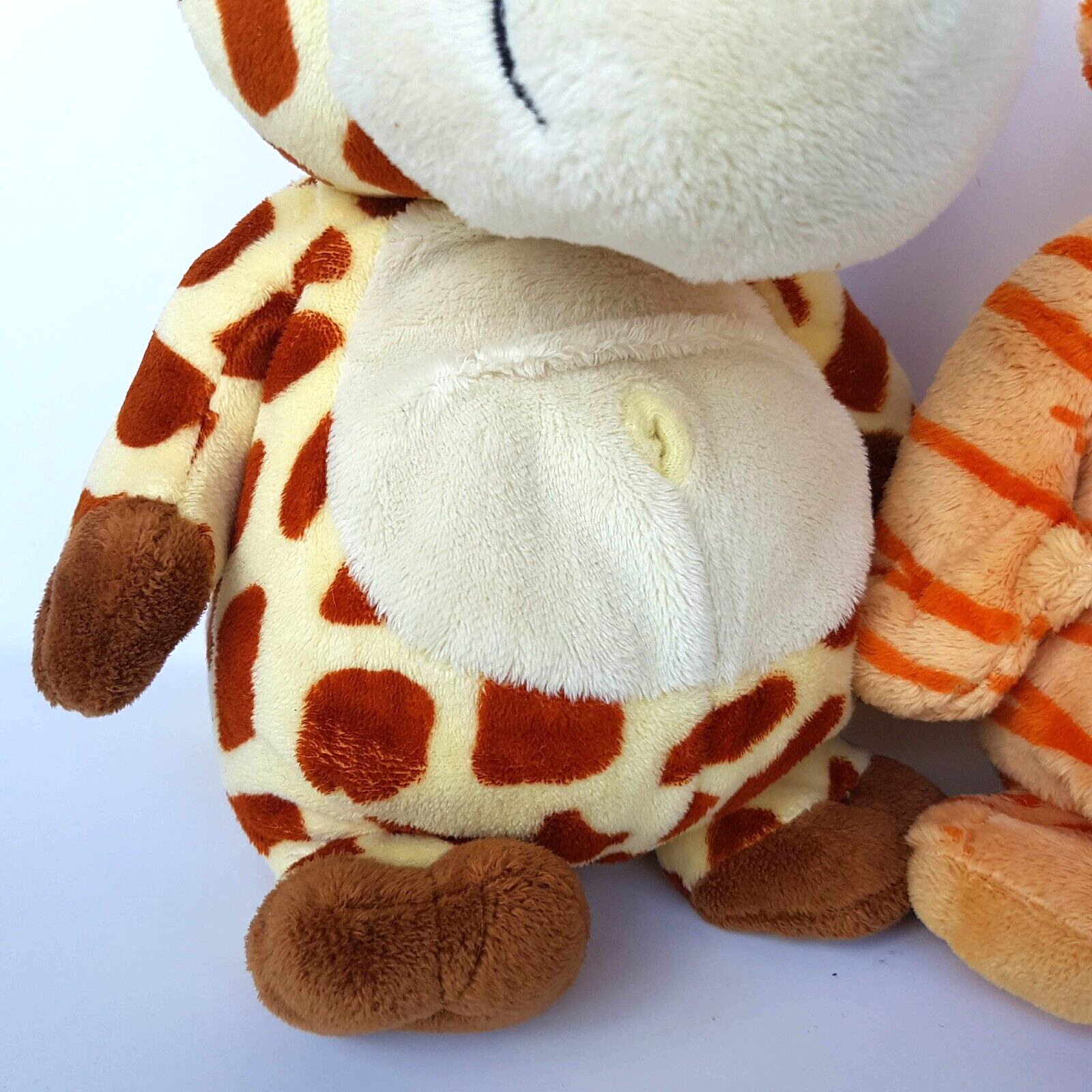 Korimco GIRAFFE + GINGER CAT Plush 28cm Soft Toy Stuffed Animal Belly Button2