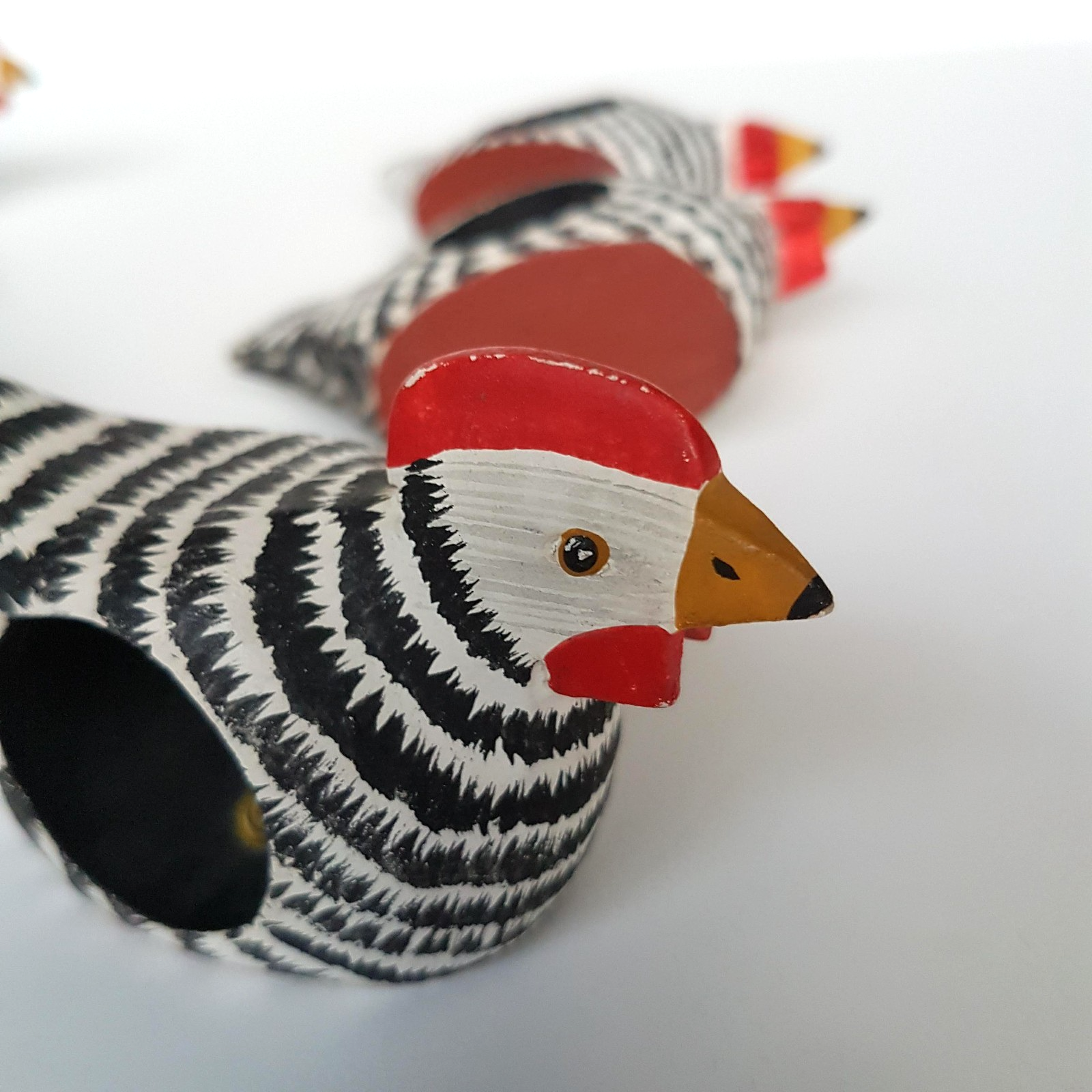 VTG ROOSTER NAPKIN RINGS Folk Art Decorative Bird Wooden Hand Painted Animal8