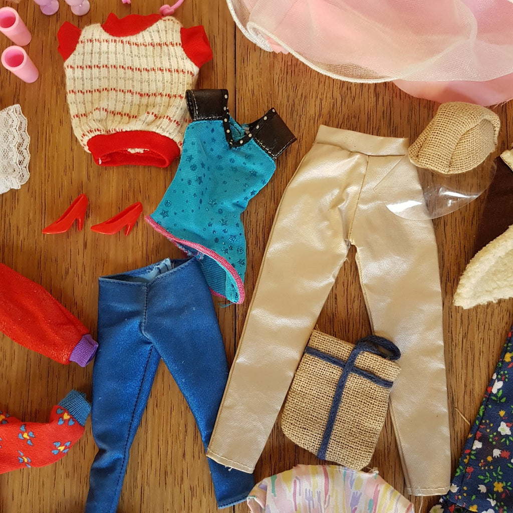 Barbie Clothes BUNDLE LOT Accessories Fashion Doll Dress Skirt Top Travel Shoes8