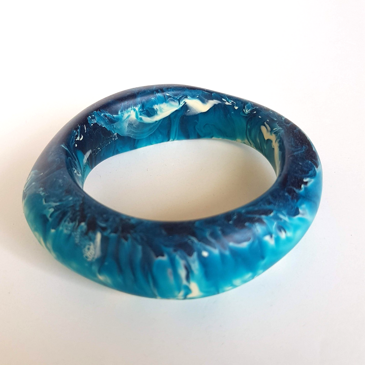 DINOSAUR DESIGNS Polished Resin Bangle BLUE Ocean 2.5" Diameter Beach Bracelet12
